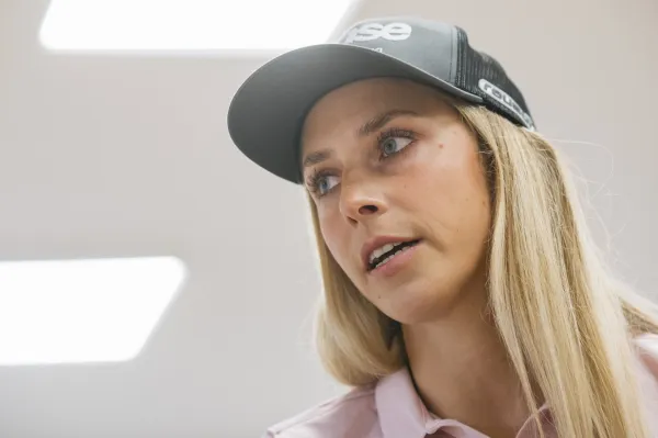 Ljubljana, SZS.Novinarska konferenca slovenskih alpskih smucark Ana Bucik Jogan in Neja Dvornik, ter novega glavnega trenerja Alesa Valentija pred kljucnim delom poletnih priprav.Alpska smucarka Ana Bucik Jogan.