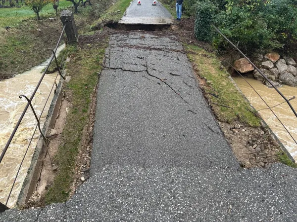 Poškodovano cestišče