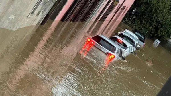 Pod vodo se je zna&scaron;lo cel kup avtomobilov.