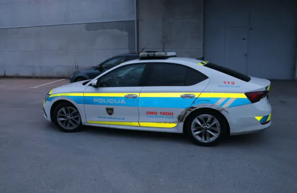 Tihotapec se je zaletel v policijsko vozilo