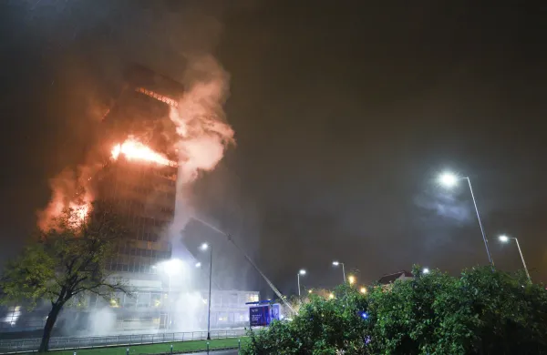 Hrvaska, Zagreb.V stolpnici Vjesnika v Zagrebu je izbruhnil pozar, ki je zajel vec nadstropij in ostresje stavbe.