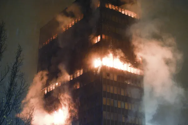 Hrvaska, Zagreb.V stolpnici Vjesnika v Zagrebu je izbruhnil pozar, ki je zajel vec nadstropij in ostresje stavbe.