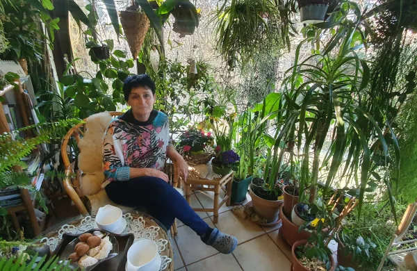 Skodelica čaja v zimskem vrtu