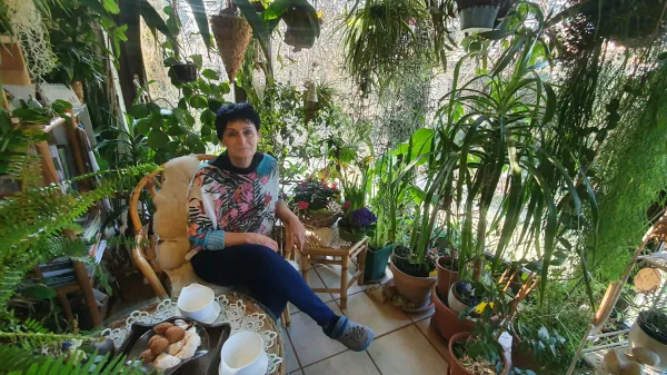 Skodelica čaja v zimskem vrtu