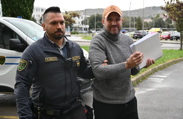 Robert Carvely na sodi&scaron;ču: &ldquo;Zakaj bi ponarejal račun?&rdquo;