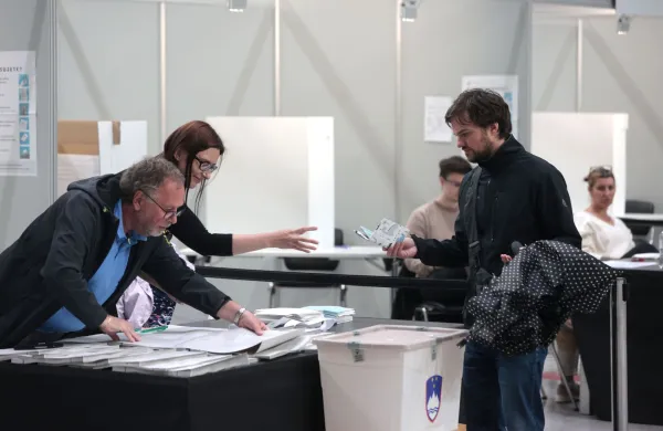 ﻿referendum predčasno glasovanje, maj 2025