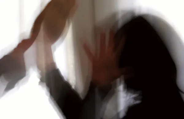 Po nočnem divjanju so nasilneža iskali ves dan, vklenili so ga ob avtocesti na Bivju