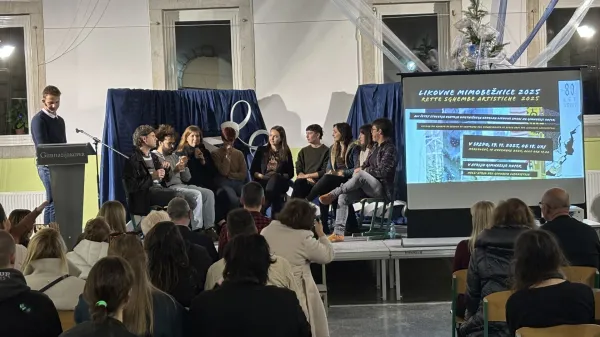 Danes so na Gimnaziji Koper slavnostno obeležili 25. obletnico umetni&scaron;kega oddelka.