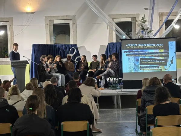 Danes so na Gimnaziji Koper slavnostno obeležili 25. obletnico umetni&scaron;kega oddelka.