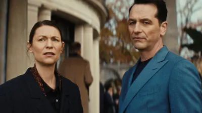 Claire Danes in Matthew Rhys v trenutno najbolj gledani nadaljevanki na Netflixu Pošast v meni