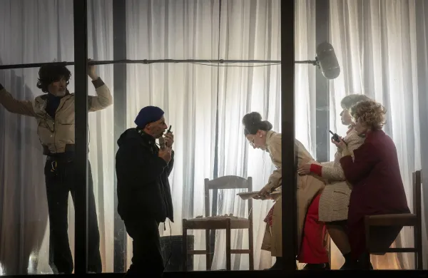 Gledali&scaron;če, ki vznikne, ko si gledamo iz oči v oči