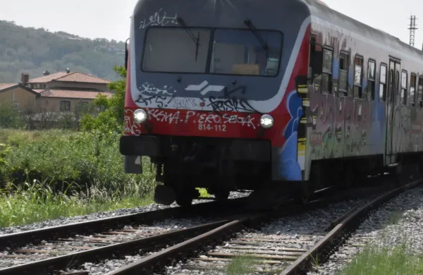 Vlak Nova Gorica - Ajdov??ina kri?i??e Prva?ina