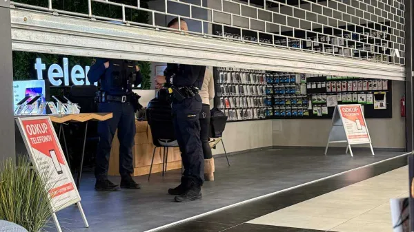 Iz koprske trgovine izginili številni telefoni in denar