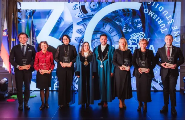 Tri desetletja Turistice