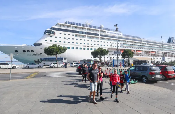 ﻿Koper, 13.04.2024Potniški terminal Luka Koper, Potniška ladja križarka MSC Armonia