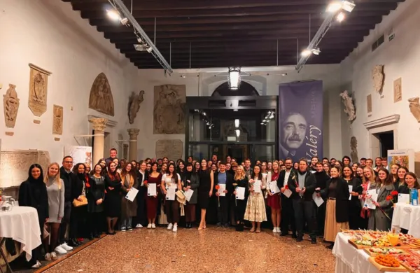 V sredo so podelili priznanja za vse študente Univerze na Primorskem, ki so se s svojim dodatnim angažmajem dodatno izkazali in namenili prosti čas pomoči kolegicam ter kolegom.