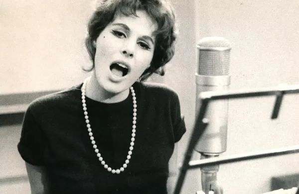 Ornella Vanoni v studiju med snemanjem - 1960'ta