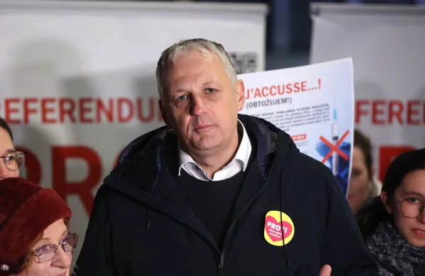 Ko je postalo jasno, da so volivci na referendumu zavrnili zakon o prostovoljnem končanju življenja, se je njegov pobudnik Aleš Primc v govoru posebej zahvalil zdravnikom. 