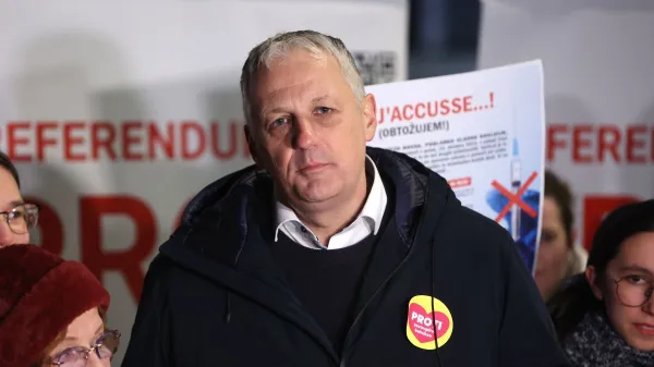 Ko je postalo jasno, da so volivci na referendumu zavrnili zakon o prostovoljnem končanju življenja, se je njegov pobudnik Aleš Primc v govoru posebej zahvalil zdravnikom. 