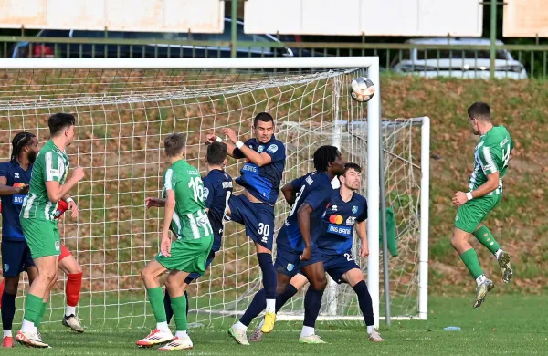 Obeta se primorski troboj za obstanek