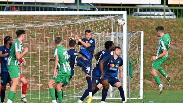 Obeta se primorski troboj za obstanek