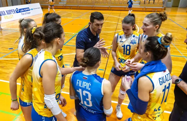 Koper, 22.11.2025OS Koper, Odbojka, Prva liga zenske, Luka Koper Volley - Gen-I Volley Nova GoricaFoto:Tomaz Primozic/FPA