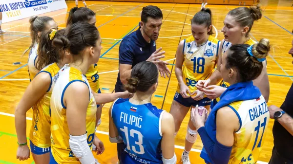 Koper, 22.11.2025OS Koper, Odbojka, Prva liga zenske, Luka Koper Volley - Gen-I Volley Nova GoricaFoto:Tomaz Primozic/FPA