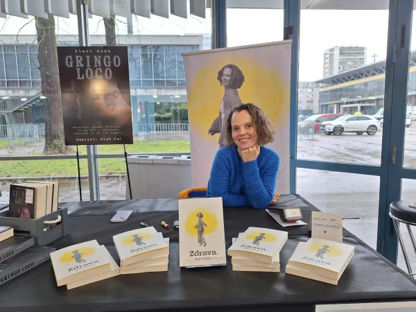 Mojca Fatur se na SKS predstavlja s svojo novo knjigo, naslovljeno Zdrava