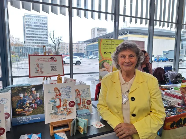 Na SKS se s svojimi kuharskimi knjigami predstavlja tudi Emilija Pavlič.