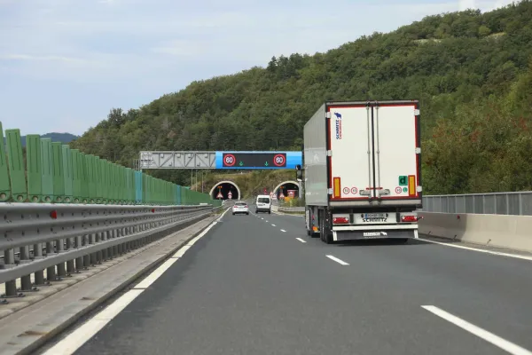 Promet čez Rebrnice znova poteka v obe smeri