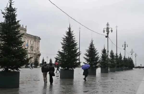 Trst se pripravlja na praznični december, mesto bodo osvetljevale tudi božične lučke.