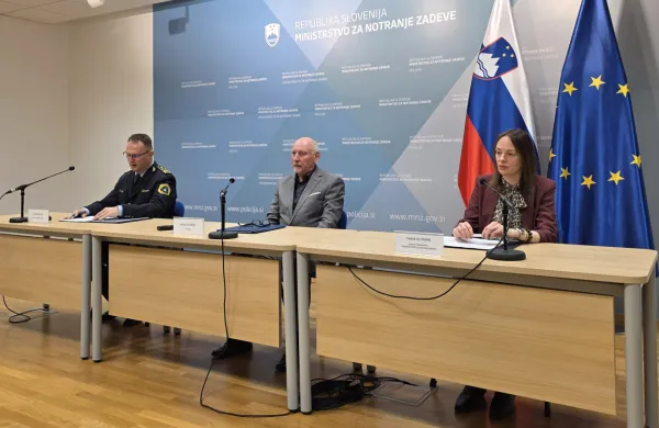 Generalni direktor policije Damjan Petrič, minister za notranje zadeve Branko Zlobko in glavna inšpektorica Inšpektorata Republike Slovenije za notranje zadeve Vesna Gutman