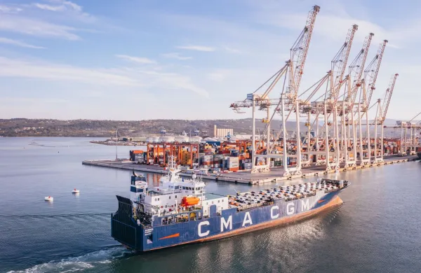 Aknoul ladja, francoski ladjar CMA CGM, ladja RO-RO,