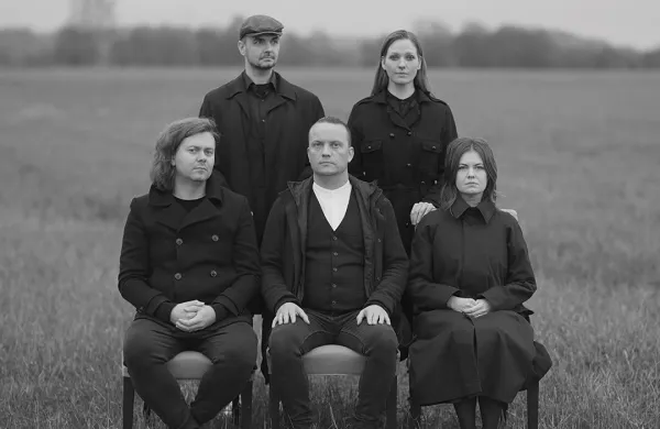 Ruski Kauan tudi na albumu Wayhome prisegajo na fin&scaron;čino.