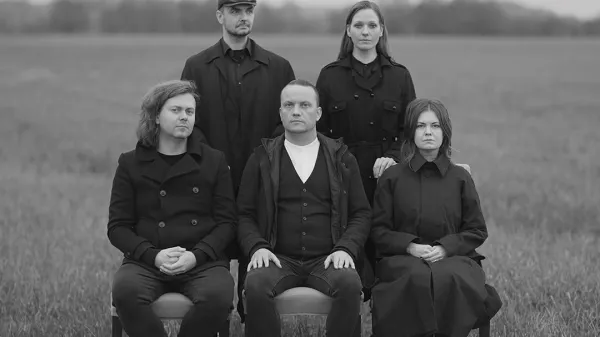 Ruski Kauan tudi na albumu Wayhome prisegajo na fin&scaron;čino.