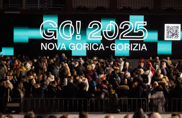 Nova Gorica, Trg Edvarda Kardelja.Otvoritev Evropske prestolnice kulture (EPK) Nova Gorica-Gorica 2025.Zakljucni umetniski spektakel ob otvoritvi EPK GO! 2025.