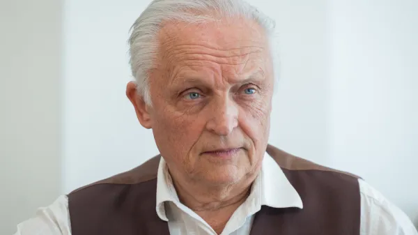 Ljubljana, DZ.Okrogla miza o pomenu prvih demokraticnih volitev po drugi svetovni vojni na slovenskih tleh in pomenu spostovanja demokraticnih standardov, ki jo je ob 35-letnici volitev pripravilo Drustvo poslancev 90.Predsednik stranke Nova socialdemokracija Andrej Magajna.