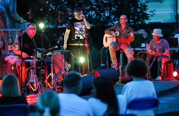 Dan D, Poletje z biseri, Kapodistriasov trg, pokrajinski arhiv koper