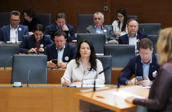 Poslanska skupina SDS se ni udeležila seje, na kateri je poslance nagovorila predsednica republike.