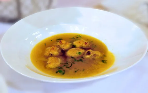 Juha z vraničnimi žličniki