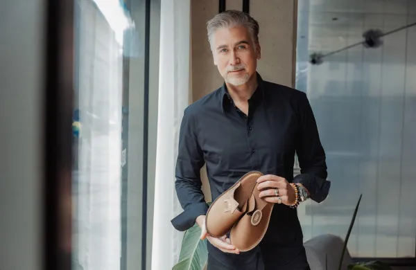 "Vsak otrok si zasluži varno in ljubeče otro&scaron;tvo," pravi Jan Plestenjak. 