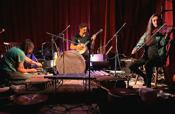 The Guardian je zadnji album skupine &Scaron;irom označil za "Album meseca"