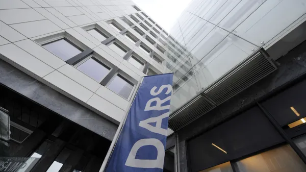 Slovenija, Ljubljana, 19.01.2009, 19. Januar 2009Zastava druzbe Dars stoji na drogu pod stavbo sedeza Dars.Foto: Bor Slana/ Bobo