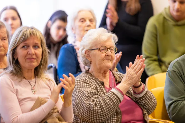 &Scaron;olarji so raziskovali svojo povezanost z jezikom, prostorom in spomini starej&scaron;ih generacij.