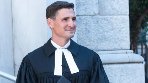 Evangeličanski duhovnik Aleksander Ernisa.