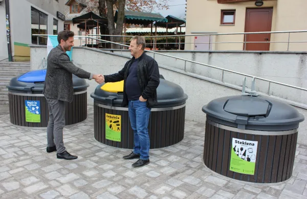 V Bovcu so uredili četrti ekolo&scaron;ki otok s potopnimi zabojniki