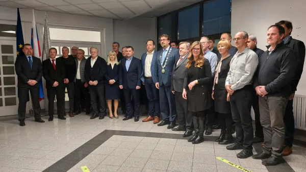 Ajdovščina: Deset minut za izredno sejo