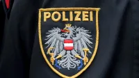 Dolga vas.Avstrijska policija.