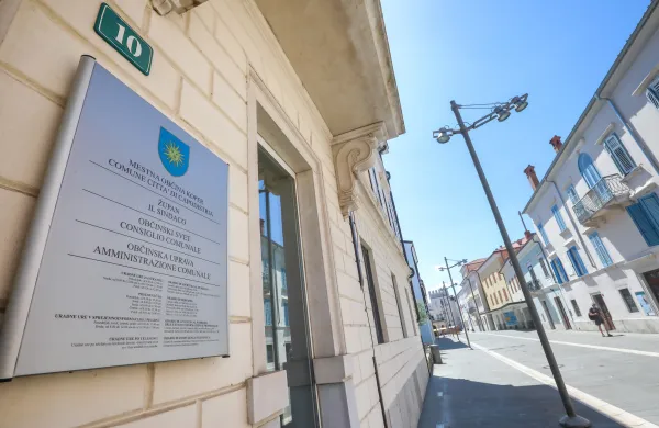 Koper, 12.06.2022Verdijeva ulica in obcinska stavba, Verdijeva 10
