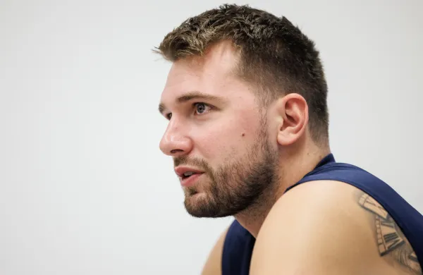 Ljubljana, dvorana Stozice.Novinarska konferenca slovenske kosarkarske reprezentance pred treningom v dvorani Stozice.Kosarkar Luka Doncic.